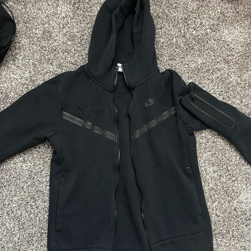 Black Nike Tech Small